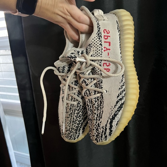 Yeezy zebra 350 v2 size 5.5y - Picture 2 of 4